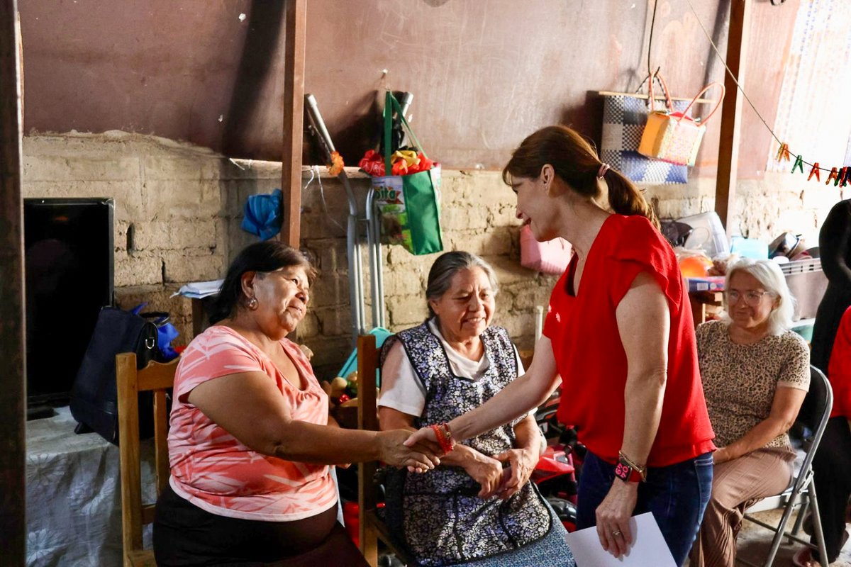 maribelmruiz's tweet photo. 🌟 En #ViVaAC seguimos trabajando con compromiso y cercanía, impulsando acciones que contribuyan al bienestar y la economía de las familias, por ello visitamos a las y los habitantes del fraccionamiento Montoya, donde llevamos leche y huevo de excelente calidad a través del #PAB https://t.co/jeRs2hvvyW