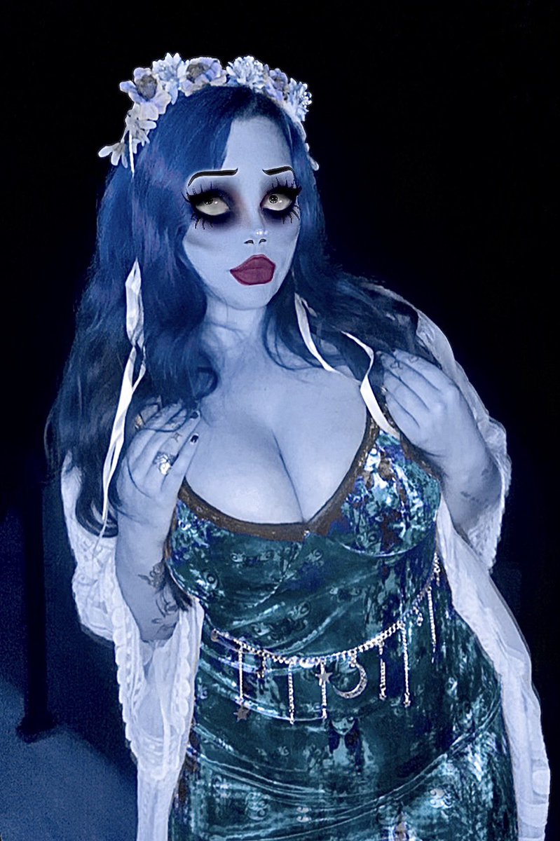 wxtchoftheweb's tweet photo. Happy Corpse Bride day from me 💙🦋 https://t.co/MKrWMhzY7v
