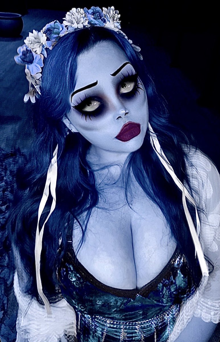 wxtchoftheweb's tweet photo. Happy Corpse Bride day from me 💙🦋 https://t.co/MKrWMhzY7v