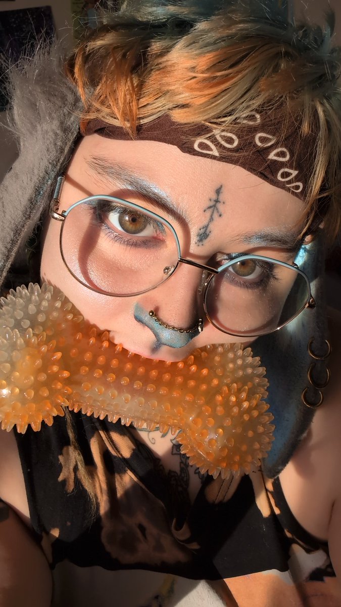 Madfirefly_prod's tweet photo. Bunny brained
#therian
#furry
#sewing
#pup
#kemonomimi
#Fursona
#fursuit
#fursuitmaker
#furryartists
#fursuiter
#digitalart
#furryart
#fursuitmaker
#FursuitFriday
#furrygirl
#petplay
#puppyplay
#pupplay
#pet
#referrancesheet
#art
#leather
#mask https://t.co/UxQfLvAyA3