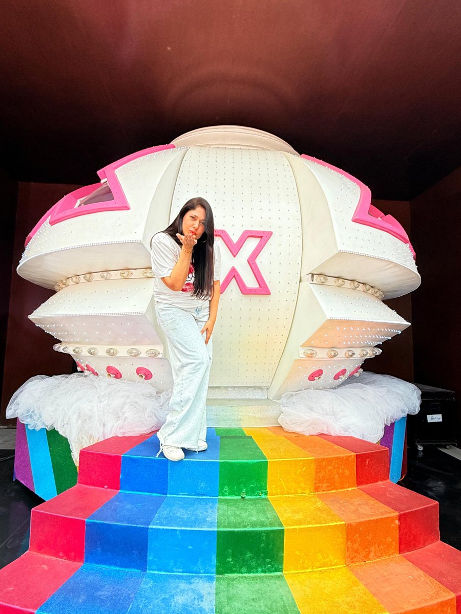 xulaine's tweet photo. #menotaitau #itau @30ebr #xuxa #oultimovoodanave.
Tá chegando o grande dia. Curitiba recebendo  nossa estrela maior e eu estarei lá pra soltar a criança que existe em mim e me emocionar com esse mundo encantado que só ela sabe nos proporcionar! Ansiedade está a mil pra vê-la. ❤️ https://t.co/2EVzBWF9Oq