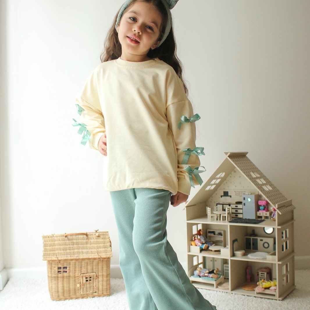 RmeysaYl's tweet photo. BOW SLEEVE COLLECTION

Cream top, wide-leg pants, and matching headband featuring elegant bow details. Available in sizes 3–10 years. Comfortable style for everyday wear. Order via DM or WhatsApp 78 868 280. https://t.co/wVelOFYzRC