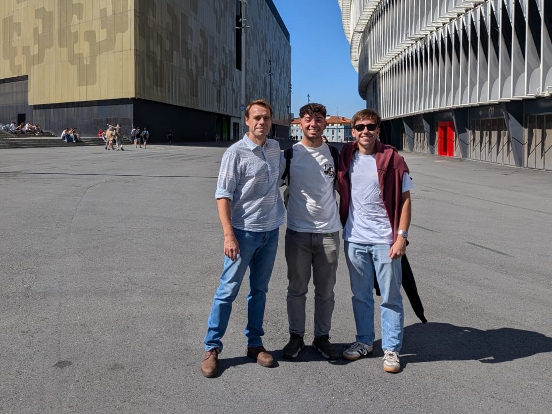 IndustrialesCR's tweet photo. ⚙️ ¡La ETSII-CR compite en Bilbao!

Asier Mora y Julián Sáez nos representan en las VI Olimpiadas de Teoría de Máquinas y Mecanismos. En la foto, junto a su profesor Ángel Luis Morales.

¡Mucha suerte! 💙 @uclm_es #IngenieríaMecánica https://t.co/3l4NcxpRjH