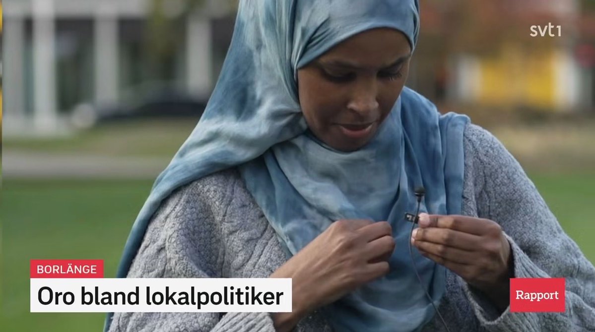 avPublicService's tweet photo. Opartiska @SVT ger inte upp

Patric Källman på FB: 

”SVT ger inte upp. Den största skandalen i ett svenskt val i mannaminne, och Rapports vinkel på detta blir att hitta en annan somalisk politiker i Borlänge – och rapportera om hur synd det är om henne.

Om jag inte visste att SVT är opartiskt, skulle jag rentav kunna få för mig att de försöker skydda vänsterpartiet. ”