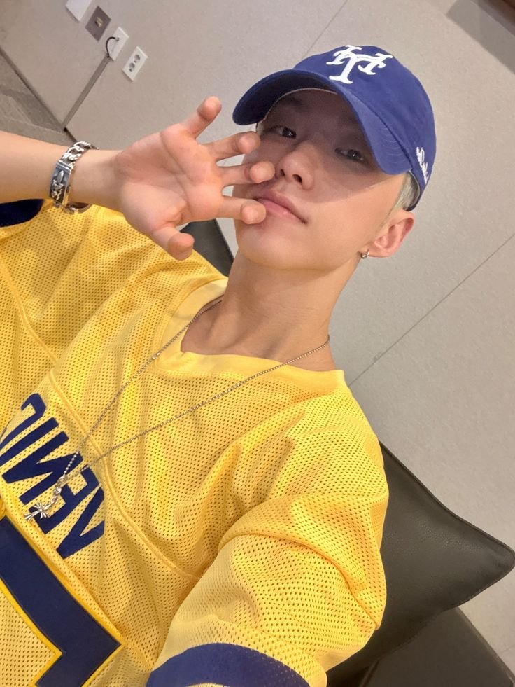 yawnzznstarboi's tweet photo. i got yellow (⁠◍⁠•⁠ᴗ⁠•⁠◍⁠)
also nico and hoshi w the same shirt 😵‍💫

reply and ill give you a color to assign with your favourites
!!!! https://t.co/0U0YwW6wmT