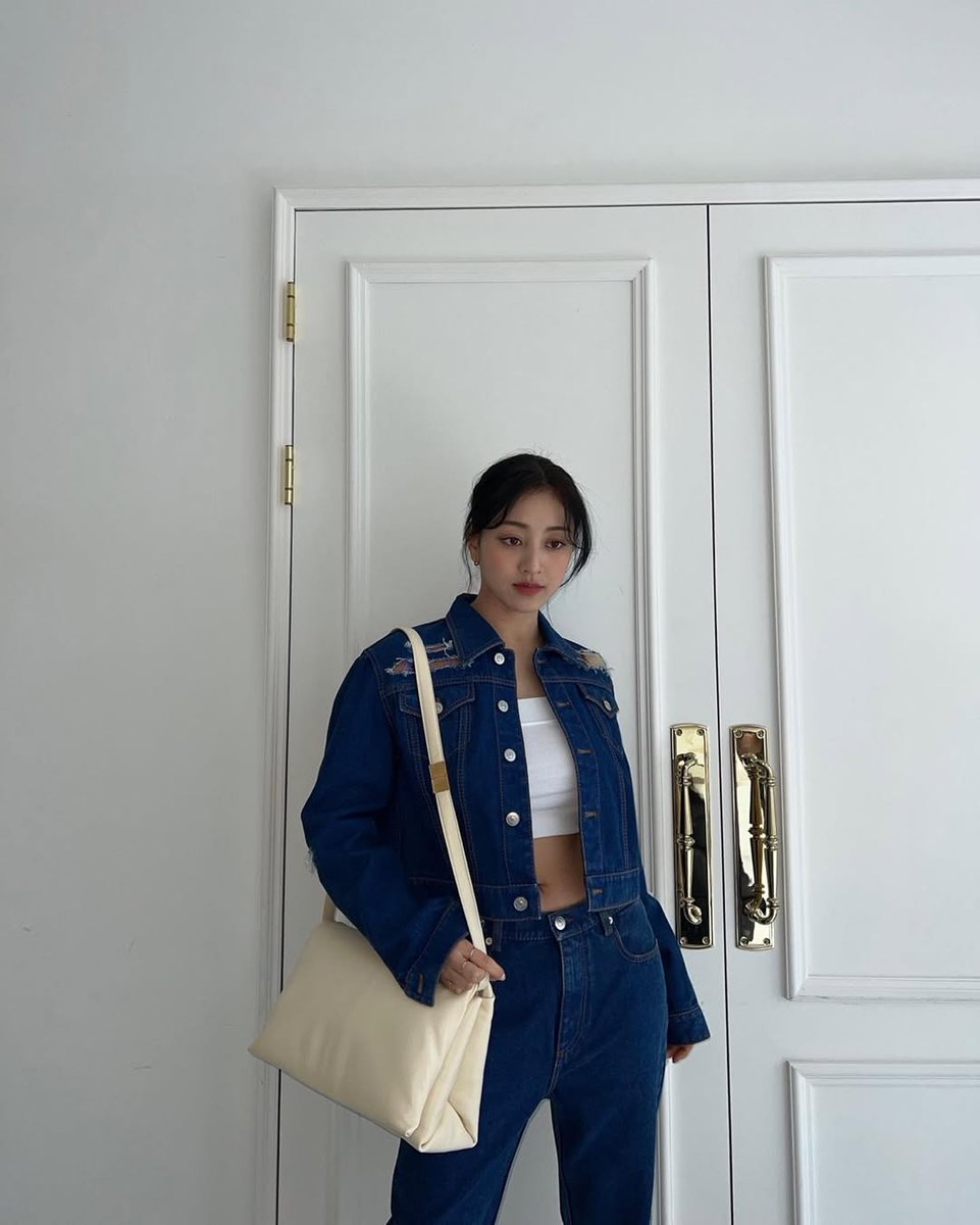 sweetalizee's tweet photo. 𝐸mpezando el día de la mejor manera, y es que spoti𝖋y me volvió a poner el #𝔖tre͞e𝐭𝔅r𝕒v͟e𖤍ː𝙳𝙱 y me vinieron 𝖋lashbacks increíbles de cuando #𝑂·会𝚙e𝕣cǝn𝐭ᵎ se estrenó. 𝐸sta es una de esas pocas canciones que envejece bien, me encanta. https://t.co/NHkqKOn7PS