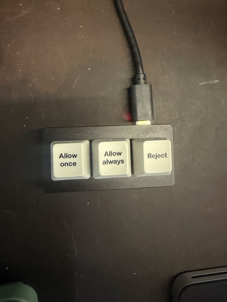 CarlosFeIru's tweet photo. 2026 knowledge worker keyboard https://t.co/nbQUhwSr2B