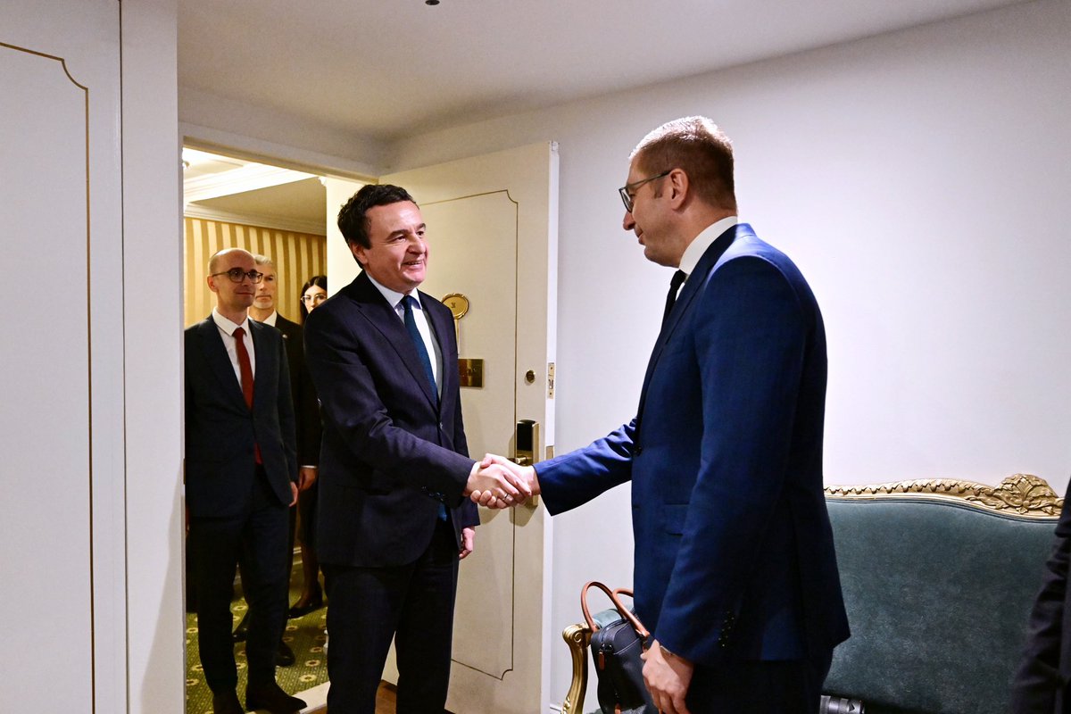 albinkurti's tweet photo. During my stay for UNGA81, I met with Prime Minister Hristijan Mickoski 
@MickoskiHM of North Macedonia.

Following our recent meeting in Skopje/Shkup, we continued our discussion on infrastructure and energy cooperation, including the Prizren–Tetova tunnel, regional connectivity, energy security and economic investments.

Kosova and North Macedonia are neighbours, friends and partners, with a shared interest in peace, security, development and Euro-Atlantic integration.