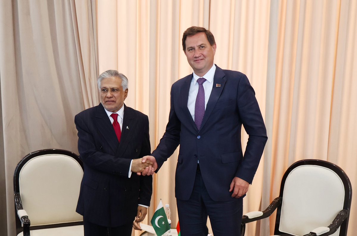 lagoitvis's tweet photo. @nuke_war_ Sometimes it seems to me that he was given the post of Foreign Minister solely so he could mogg the shorties from other countries. https://t.co/QXtfuIEwjz
