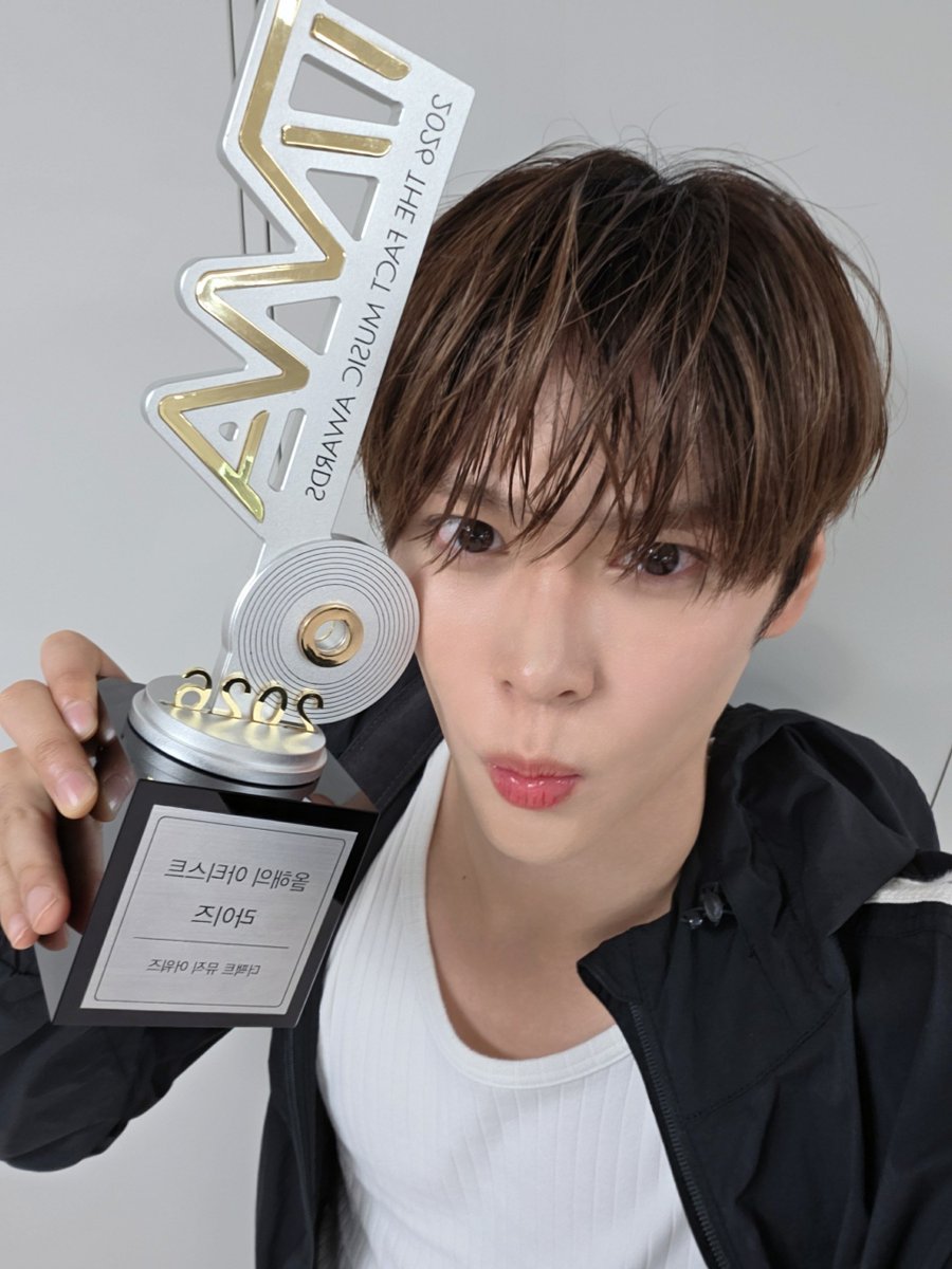 seunszeok's tweet photo. None of this would have ever been possible without our amazing BRIIZE. Because of your love, we were also able to achieve a precious Daesang a moment and an honor that fills my heart with so much joy and gratitude. https://t.co/zlEkX439ep