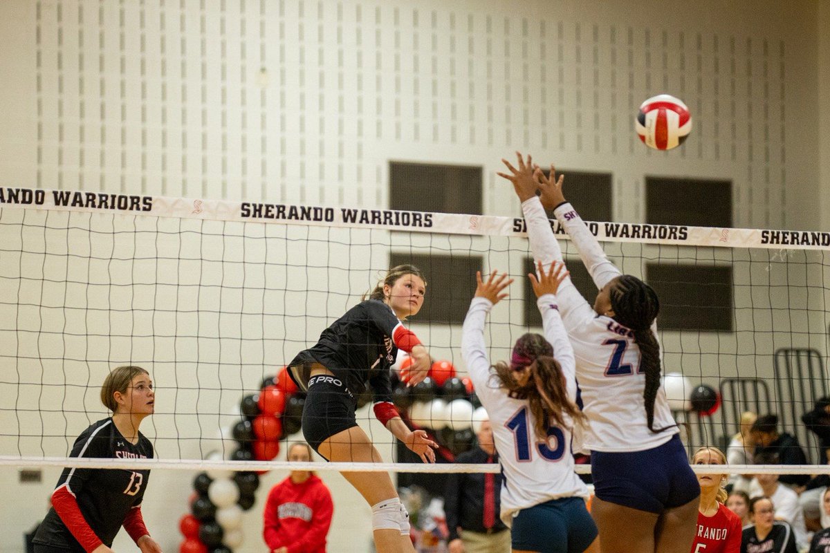 AaronKDesigns's tweet photo. Sherando JV + varsity vs. Liberty 🏐 Big plays and even bigger reactions!

Find game photos: https://t.co/hwW3xvi2TF → Purchase.

Coaches/team parents: message me about team photo sessions.

#SherandoVolleyball #AaronKDesigns https://t.co/rXh1kYpChE