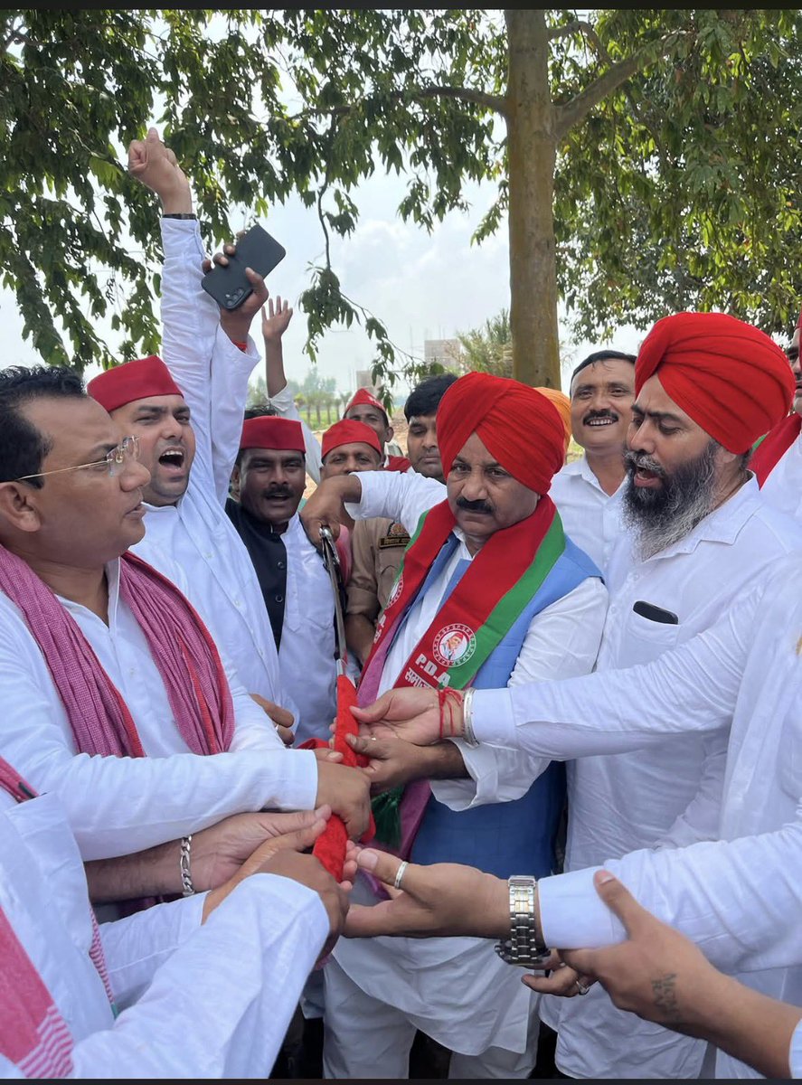 Rakeshpal1998's tweet photo. सर पर पगड़ी, हाथ में तलवार, तेवर में ललकार 
27 में मैदान में उतर रहे हैं पाल जी के लाल! 🔥
@palshyamLalsp https://t.co/eVcOjH3klq