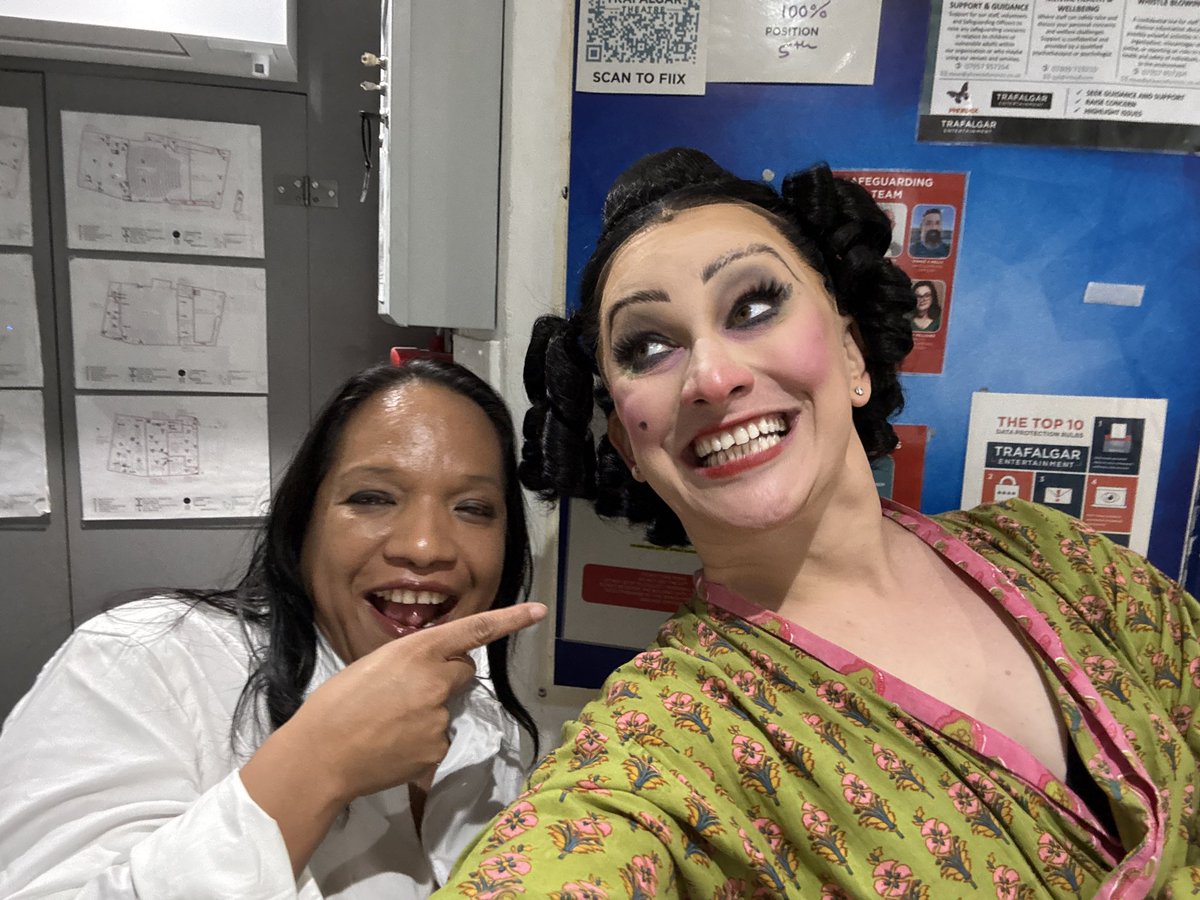 jazzt's tweet photo. It’s the @JinkxMonsoon administration. Jinkx in her West End debut in Oh, Mary!!! And yes, the Brits loved it. https://t.co/gcDd8I6vnN