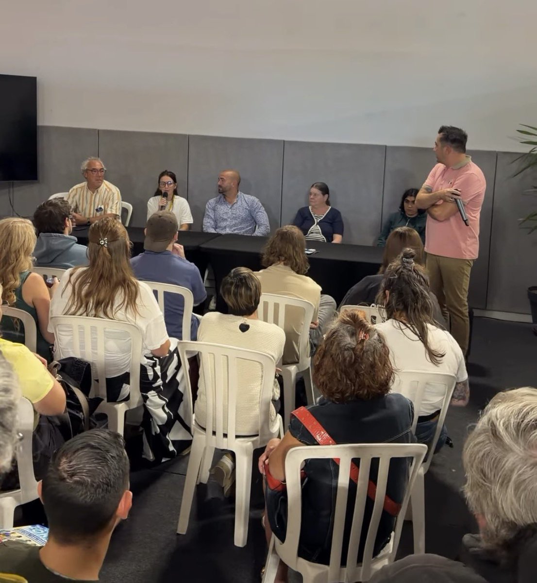 S_MOUBTASSIM's tweet photo. À @valdereuil_info l’inclusion et l’accès à la santé pour tous occupent une place essentielle.
Aujourd’hui, le stade Jesse Owens a accueilli le Forum Santé Handicap, un temps fort consacré à l’information, à la prévention, à la sensibilisation et à l’accompagnement de chacun.
Dépistages gratuits, ateliers, animations, tables rondes et échanges avec les professionnels de la santé, du handicap et du médico-social ont rythmé cette journée placée sous le signe de la rencontre et du partage.
👏 Les jeunes du CMJ  ont également pris part à cette mobilisation, rappelant combien il est important de sensibiliser, dès le plus jeune âge, aux enjeux du handicap et de l’inclusion.
Merci à toutes et à tous qui ont contribué à la réussite de cette belle journée. Une mention toute particulière à @InciTAltuntas pour son engagement, et sa mobilisation, ainsi qu’un grand merci pour l’accueil chaleureux🙌
#ValDeReuil #ForumSantéHandicap #SantéPourTous #Inclusion #Handicap #Accessibilité #Prévention #Santé #Solidarité #CMJ