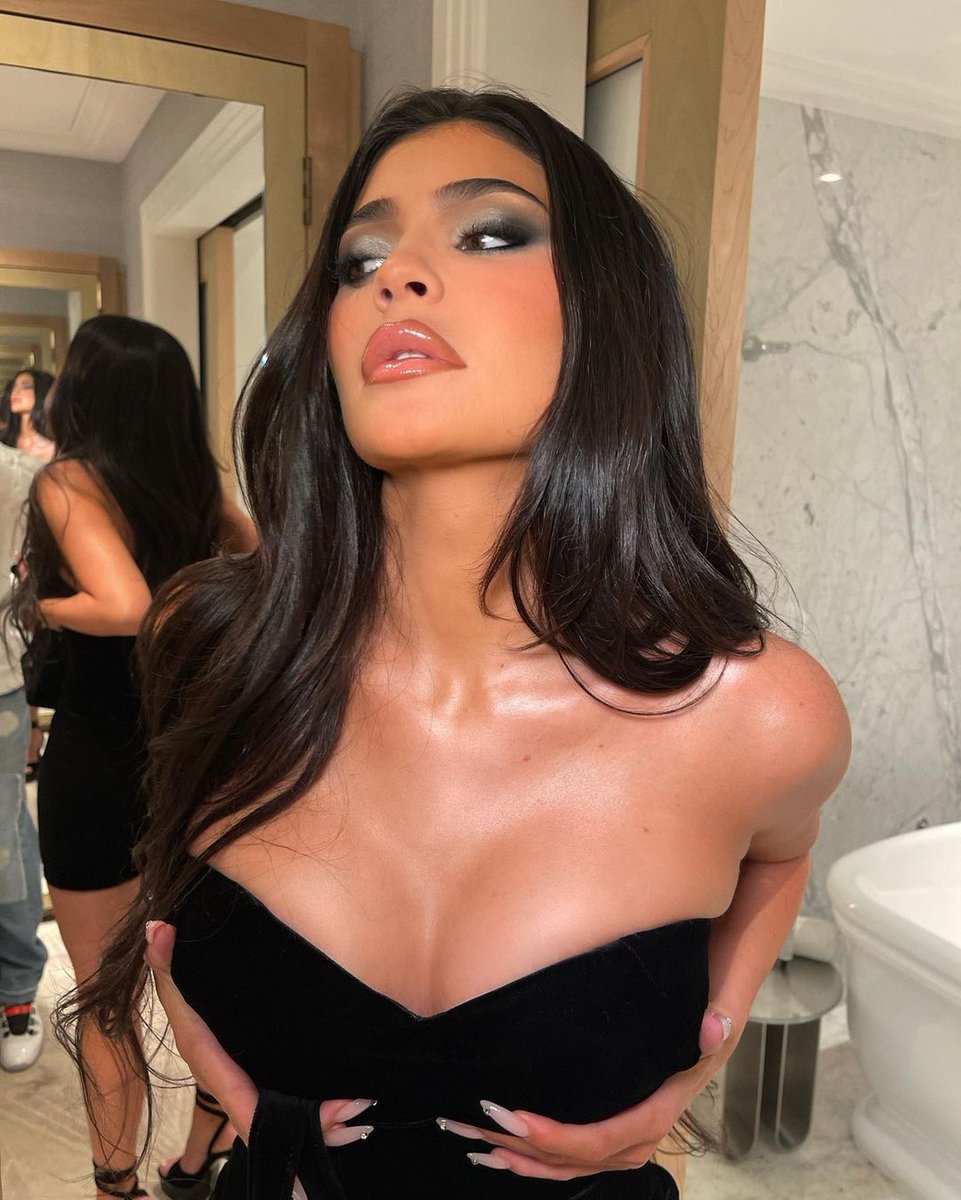 mylfjenner's tweet photo. https://t.co/d9S5Ycc76P