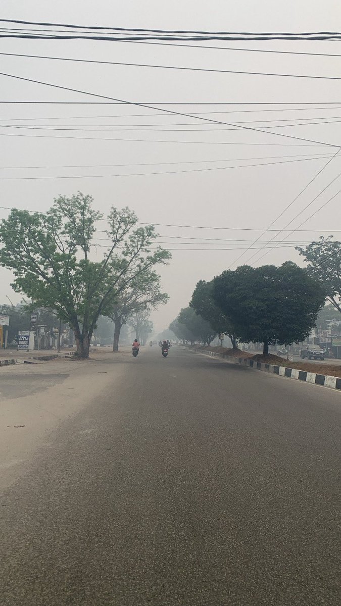 tidakerenwin's tweet photo. Pagi ini, palangkaraya tidak kunjung membaik kabut asapnya😔 https://t.co/3hk4KXtJrc