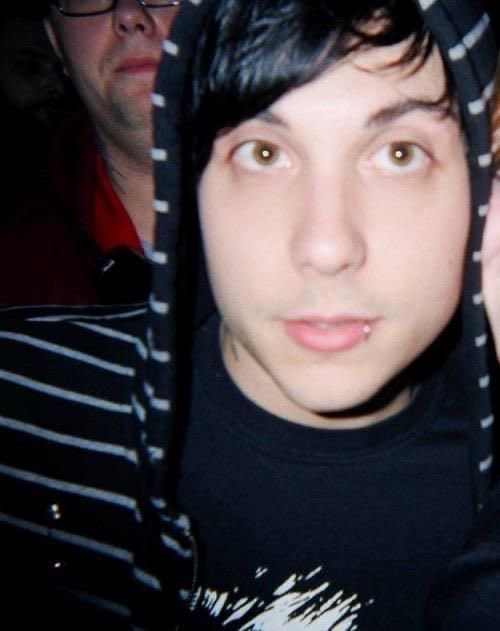 ryrawr_'s tweet photo. @atarixin Okay okay so Ray (but im trying not to be biased by pfp 😭) if im being unbiased im gonna say Frank!! Specifically the photos where he’s wearing this beloved hoodie (but if Ray resonates w u more, him during the revenge era!) https://t.co/YRC4tCFQTv
