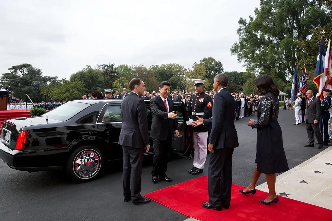 GOPJake's tweet photo. Here’s Obama doing the same thing. @AmyMcGrathKY’s inability to look in the proverbial political mirror is just annoying. https://t.co/ZR4RD9TJiK