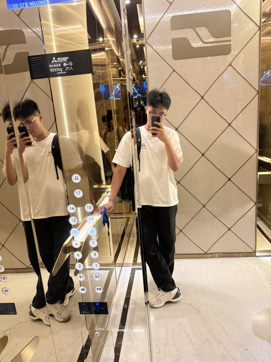 nnyn330705's tweet photo. 真他妈想踹死你这种傻逼
傻逼🏧垃圾玩意 https://t.co/HWG2t6rUZf