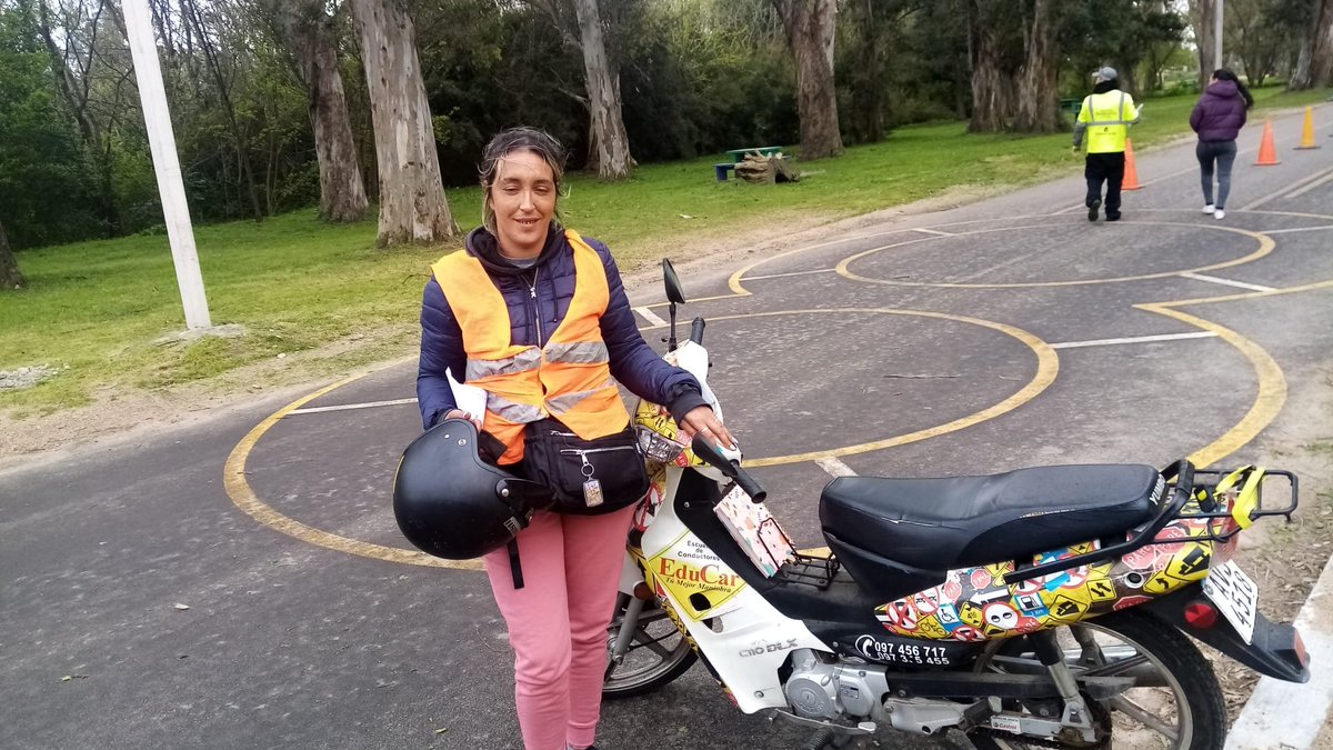 TuMejorManiobra's tweet photo. ¡Felicitaciones por sus nuevas licencias! 🚗🏍️🎉
Nos alegra muchísimo haber sido parte de este camino y acompañarlos hasta alcanzar esta meta.
¡A disfrutar de nuevos caminos y a conducir siempre con responsabilidad!
EduCar | Tú Mejor Maniobra
📲 097 355 455
#EduCar https://t.co/kUKRcU8qrS