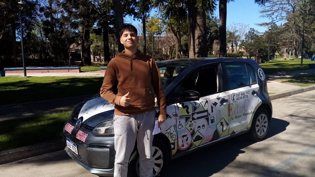 TuMejorManiobra's tweet photo. ¡Felicitaciones por sus nuevas licencias! 🚗🏍️🎉
Nos alegra muchísimo haber sido parte de este camino y acompañarlos hasta alcanzar esta meta.
¡A disfrutar de nuevos caminos y a conducir siempre con responsabilidad!
EduCar | Tú Mejor Maniobra
📲 097 355 455
#EduCar https://t.co/kUKRcU8qrS