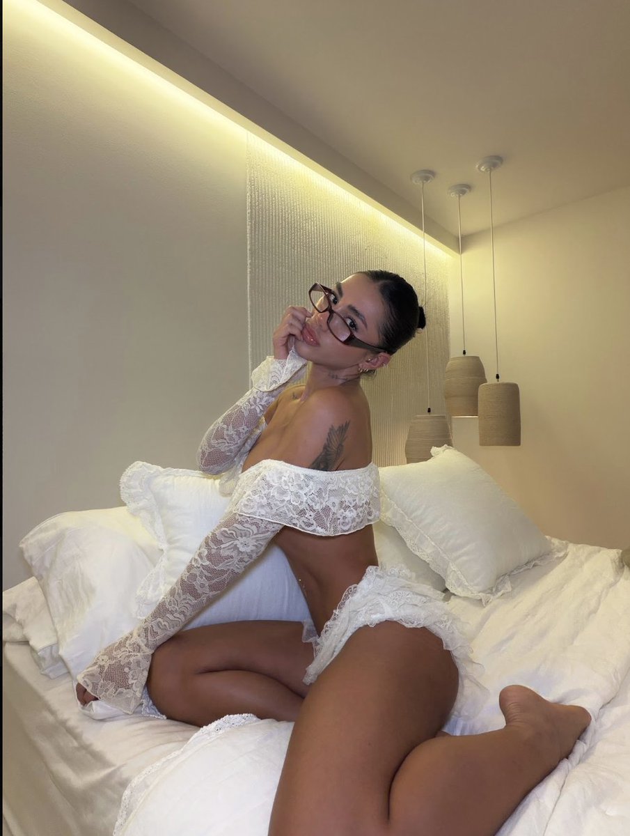 malejababy's tweet photo. freaky wife, happy life https://t.co/SYkJ4jJBSg