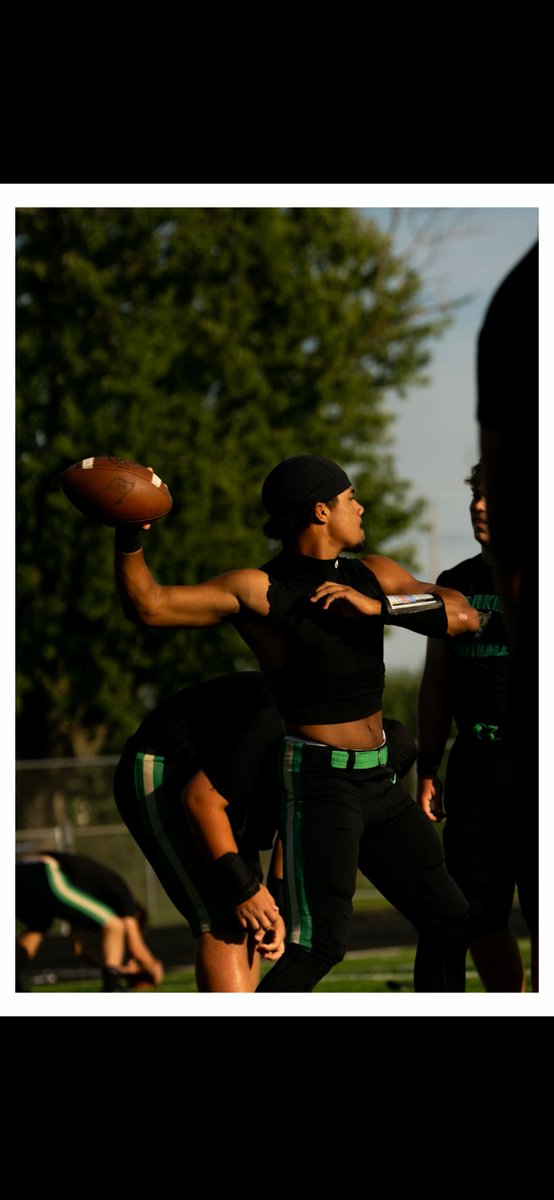 AshtonSmithQB8's tweet photo. New to X. Excited to connect with coaches, staff, and other players from around the country.

5'11" 175 · Dual Threat QB 
Parker HS '28 
Janesville, WI 
3.47 GPA

Would love your feedback on my film! https://t.co/Hcl6avW9Mo