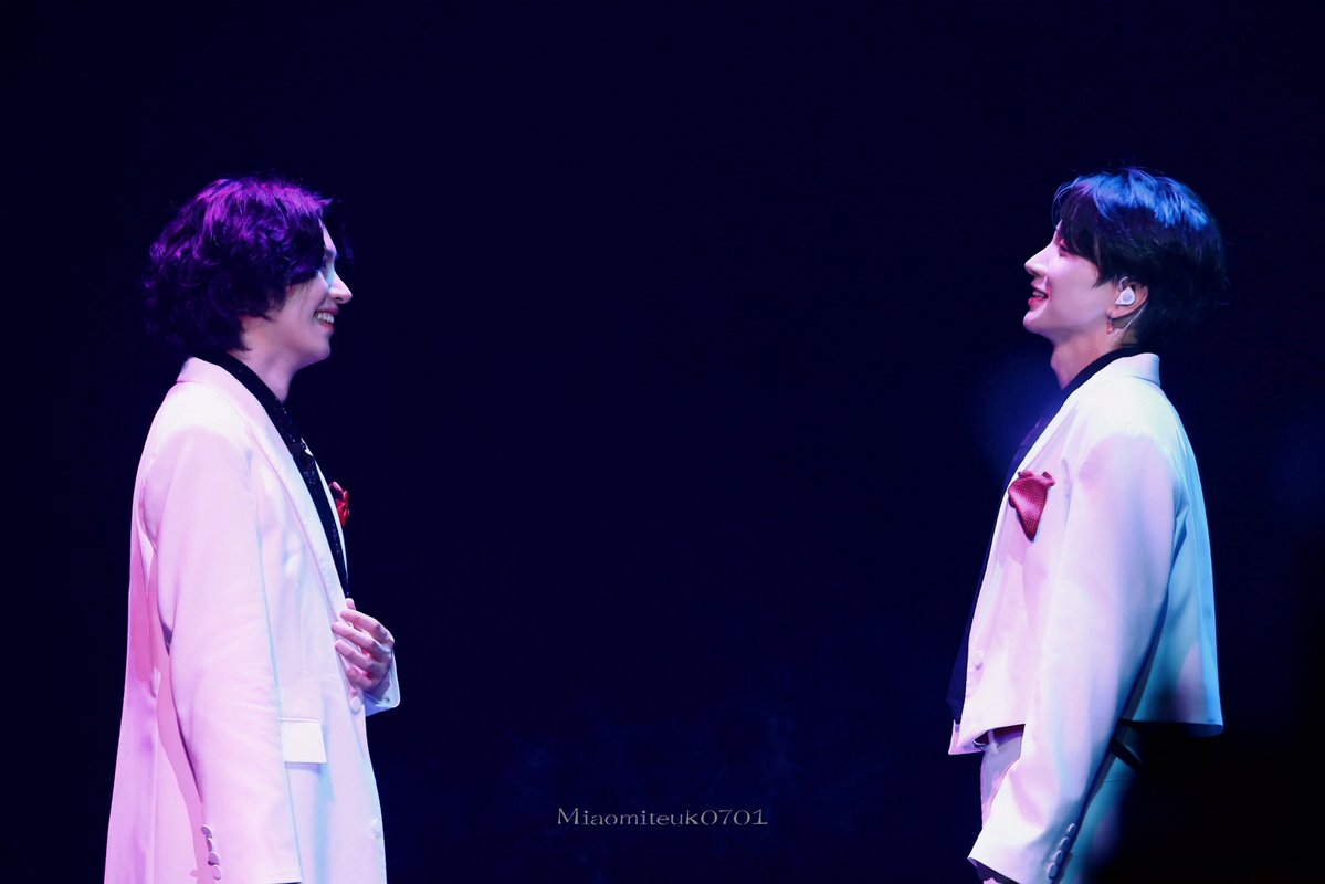 Miaomiteuk's tweet photo. 260919 SUPER JUNIOR-83z fancon [1983] IN MACAU
웃는 널 보면서 웃는 나
바보 같잖아
#LEETEUK #이특 
#HEECHUL #희철 
#83line #83z 
#利特 #金希澈
#superjunior
@special1004 https://t.co/1IrJqkX31s