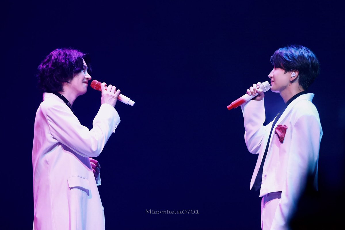 Miaomiteuk's tweet photo. 260919 SUPER JUNIOR-83z fancon [1983] IN MACAU
웃는 널 보면서 웃는 나
바보 같잖아
#LEETEUK #이특 
#HEECHUL #희철 
#83line #83z 
#利特 #金希澈
#superjunior
@special1004 https://t.co/1IrJqkX31s
