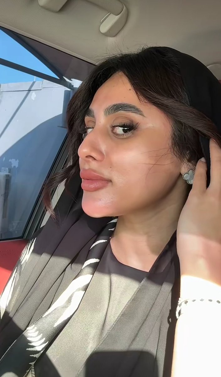 Mkn_90k's tweet photo. اه عرقها🔥🥵 https://t.co/JMzqISsG4X
