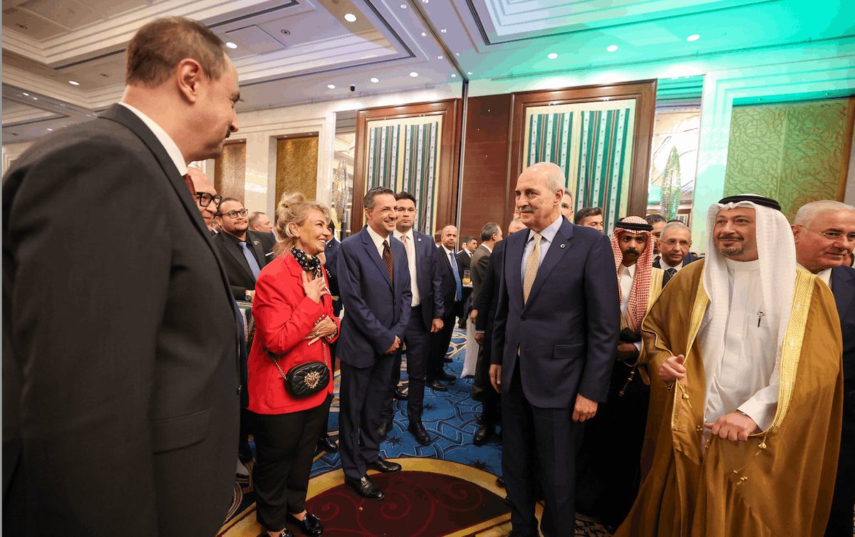 ZahidGol's tweet photo. للسعودية عندي محبة خاصة، تراكمت عبر سنوات من المعرفة والصداقات والذكريات، لذلك لم يكن احتفالي اليوم في أنقرة باليوم الوطني السعودي مجرد حضور مناسبة، بل مشاركة أصدقاء أعزاء فرحة وطن أحبّه وأعتز بعلاقتي بأهله. 🇸🇦❤️

كل عام والمملكة بخير، شامخة ومتجددة، وأهلها بخير ومحبة.

وشكر خاص لسعادة السفير  @FAD_ABU على الدعوة الكريمة، وعلى أمسية جميلة حملت شيئًا من دفء السعودية إلى أنقرة
#اليوم_الوطني_السعودي_٩٦ #اليوم_الوطني_٩٦ #اليوم_الوطني_السعودي_٩٦ 
اليوم_الوطني_السعودي #السعودية #SaudiNationalDay 🇸🇦❤️🇹🇷