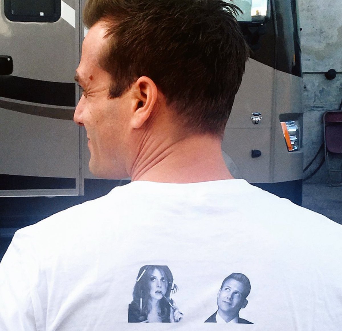 thedarvey's tweet photo. wearing a shirt with the ship your character is literally one half of is SO iconic https://t.co/Dzb84OgdPz
