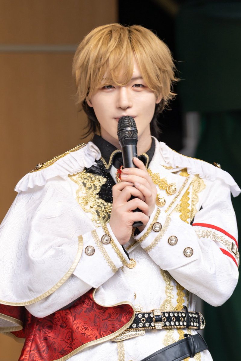 bunawo_'s tweet photo. ReLIT(リリット)
というグループの綾野れんくんです！
ダンスバチくそに上手くて元パティシエでお菓子作りできます！🍰
ライブ中もMC中も表情管理最高の天才アイドルなのでYouTubeやTikTokで見てください‼️ https://t.co/v9HJDVN7je
