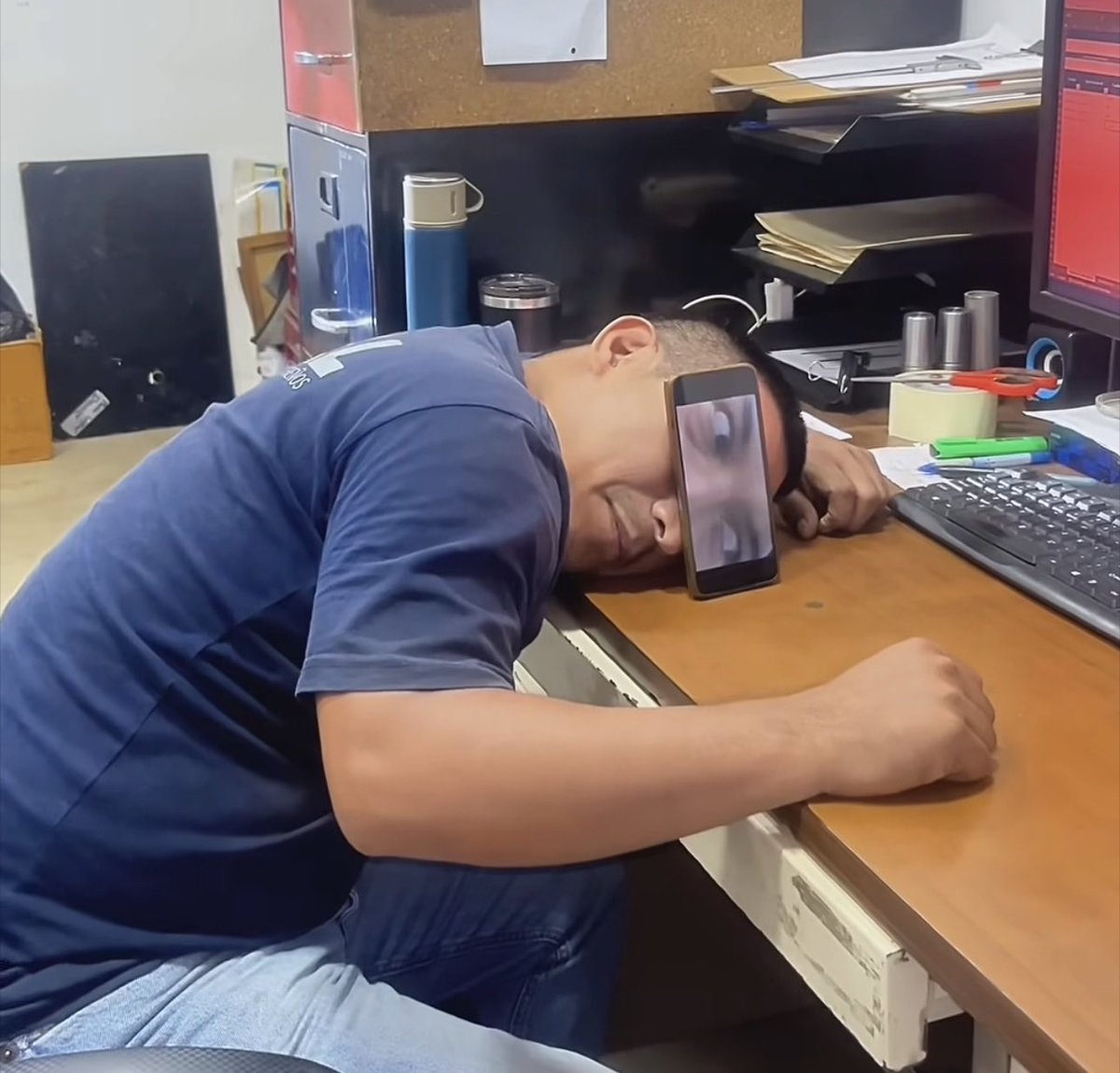 MemeversGZ's tweet photo. Para que vean en el jale que soy bien jalador jajaja.

Ideas para huevones https://t.co/uTz1ep7hQR
