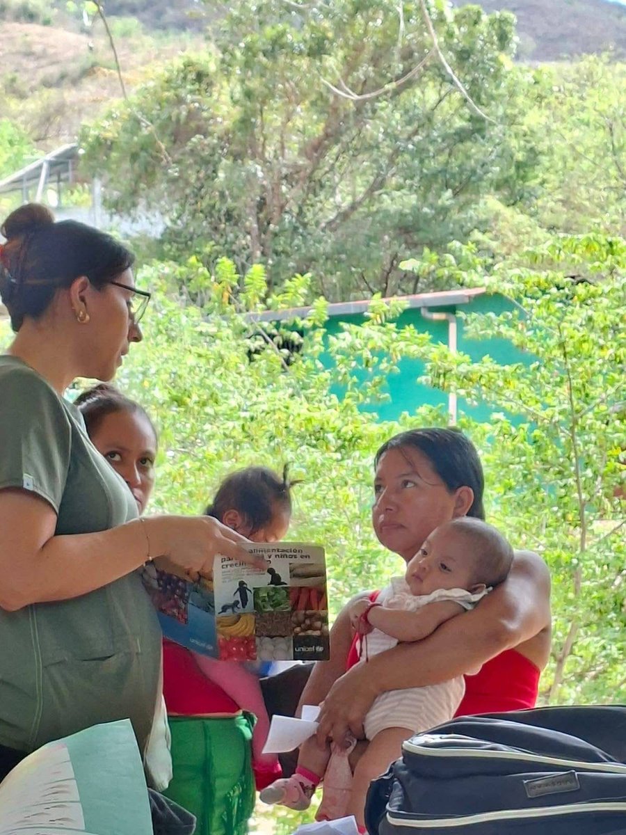 MinSaludGuate's tweet photo. Ante los efectos de la sequía, el Ministerio de Salud intensifica las acciones de salud y nutrición en 138 municipios priorizados de los 22 departamentos, con más jornadas, búsqueda activa de casos y brigadas que se desplazan hacia las comunidades. https://t.co/HAaHH4nQWx