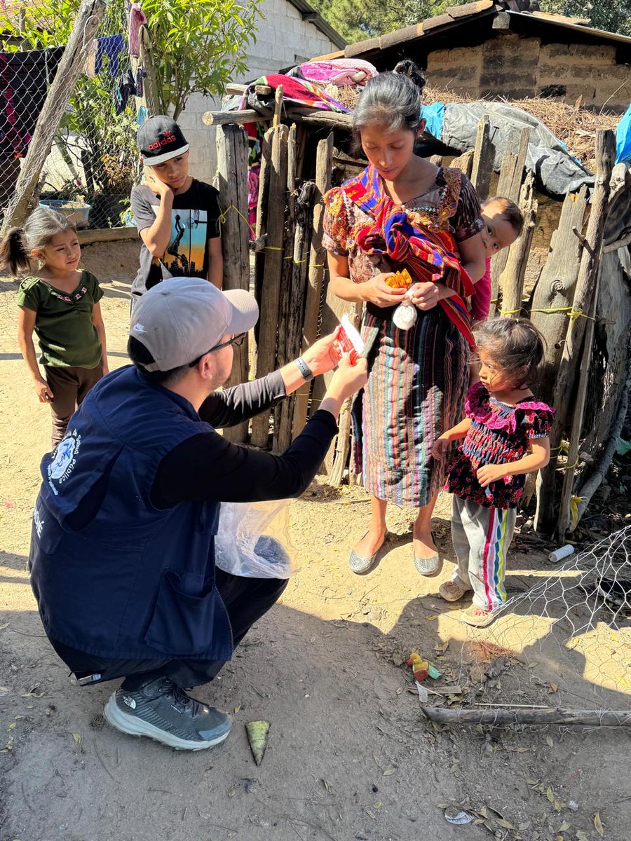 MinSaludGuate's tweet photo. Ante los efectos de la sequía, el Ministerio de Salud intensifica las acciones de salud y nutrición en 138 municipios priorizados de los 22 departamentos, con más jornadas, búsqueda activa de casos y brigadas que se desplazan hacia las comunidades. https://t.co/HAaHH4nQWx