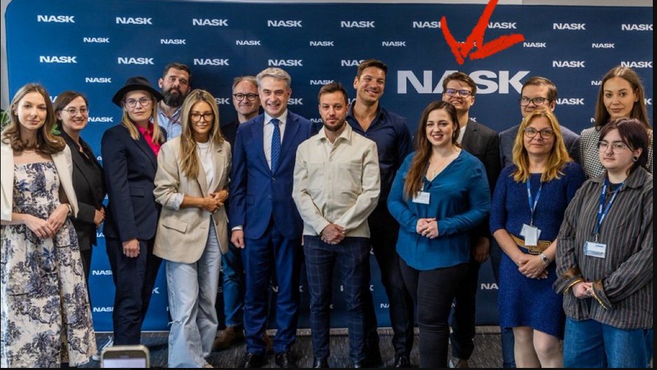 LechNowacki's tweet photo. Ile mln zł poszło na ciebie Waldemarze Żurku/ @w_zurek i na resztę aktywistów z Tour de Konstytucja, jako ukryte finansowanie kampanii politycznych PO/PSL/Lewica... Ile publicznych środków bezczelnie wydrenowaliście, razem z @Jakub_Kocjan 'em, @akcjademokracja @KGawkowski 'm...? https://t.co/BmyUZuGBvi