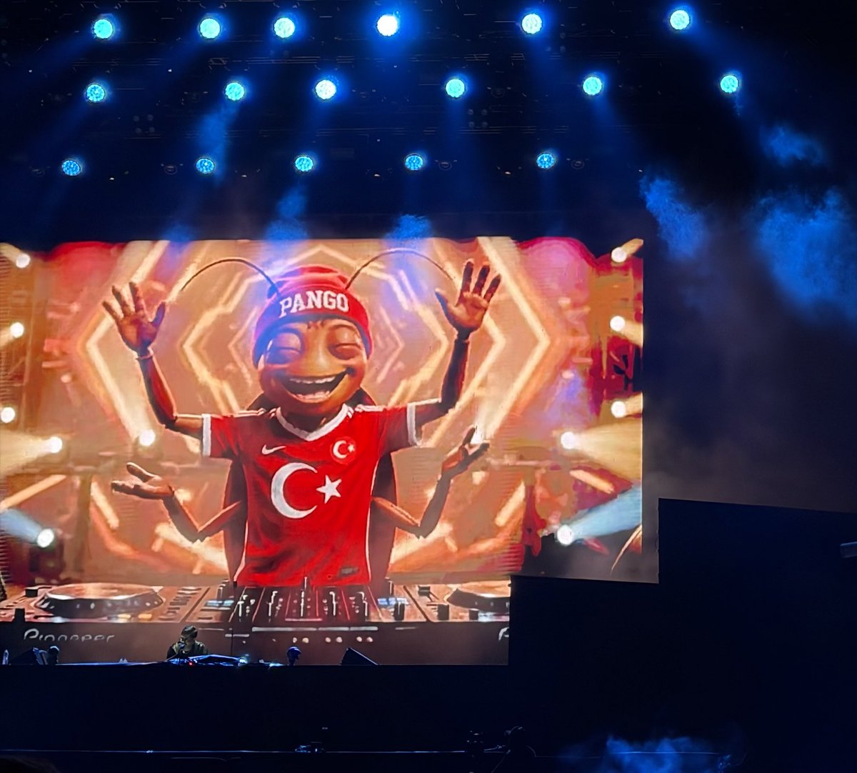 motivefb's tweet photo. @ipekbusraksu @nerdeyimsorma eşlik ederken bizdir https://t.co/u7Khensrud