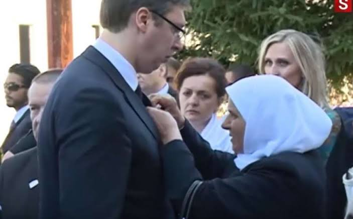OggySav's tweet photo. @nika_simic A koliko ih je bilo na komemoraciji u Srebrenici i nosilo cvijet? Molim za statistiku. https://t.co/roBZ9K0HRn