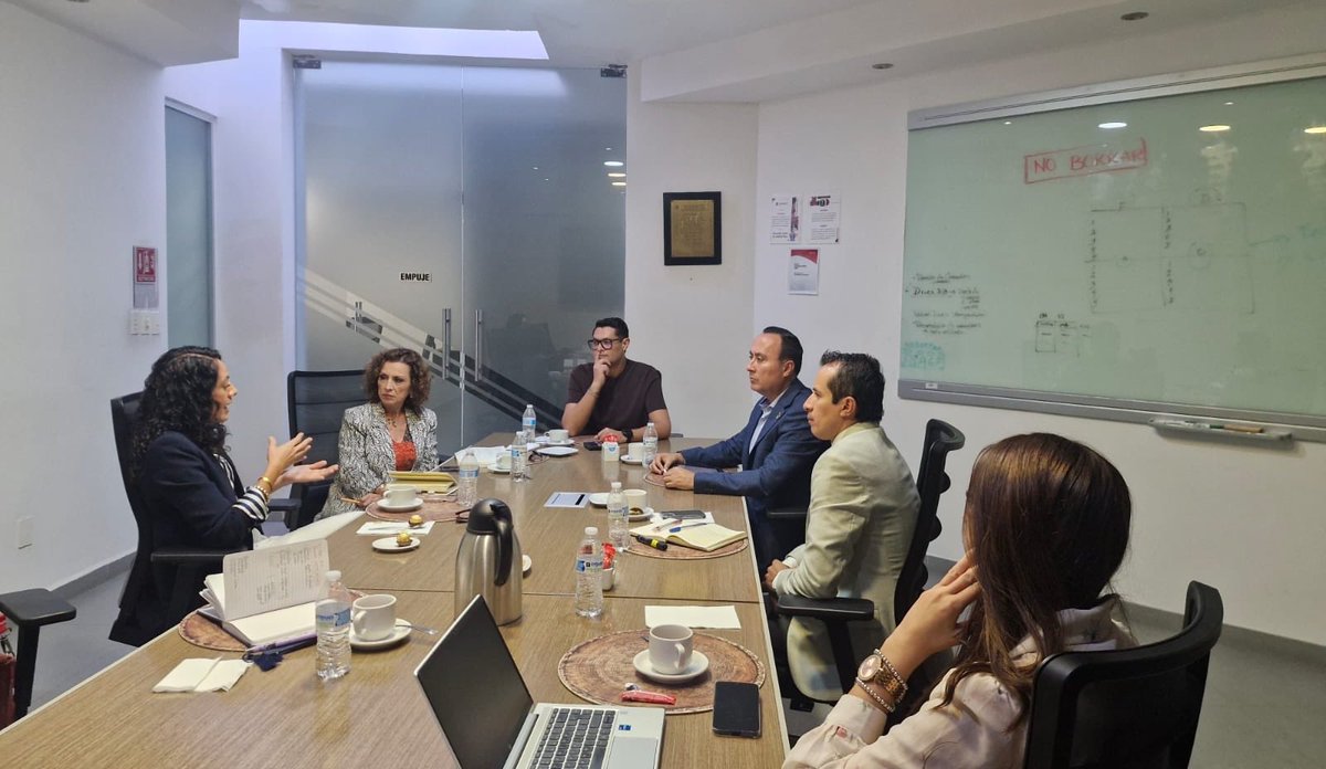 LuisVargasZav's tweet photo. Seguimos fortaleciendo la colaboración con @APIMEX_ORG 🤝
Dimos seguimiento al convenio y a acciones de capacitación y atracción de compradores para @ANPICMX
Más oportunidades para las empresas de Guanajuato. 🌎
#COFOCE #ExportarCambiaTuVida https://t.co/wBEXG2cBhS