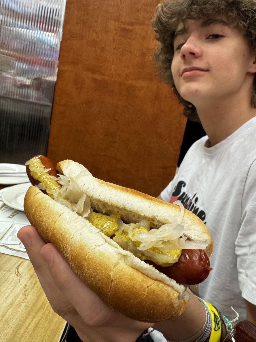 Grillax_com's tweet photo. How do you like your dogs?! #hotdogs #grillax #tailgate @KatzsDeli https://t.co/F7GyUsFiWM