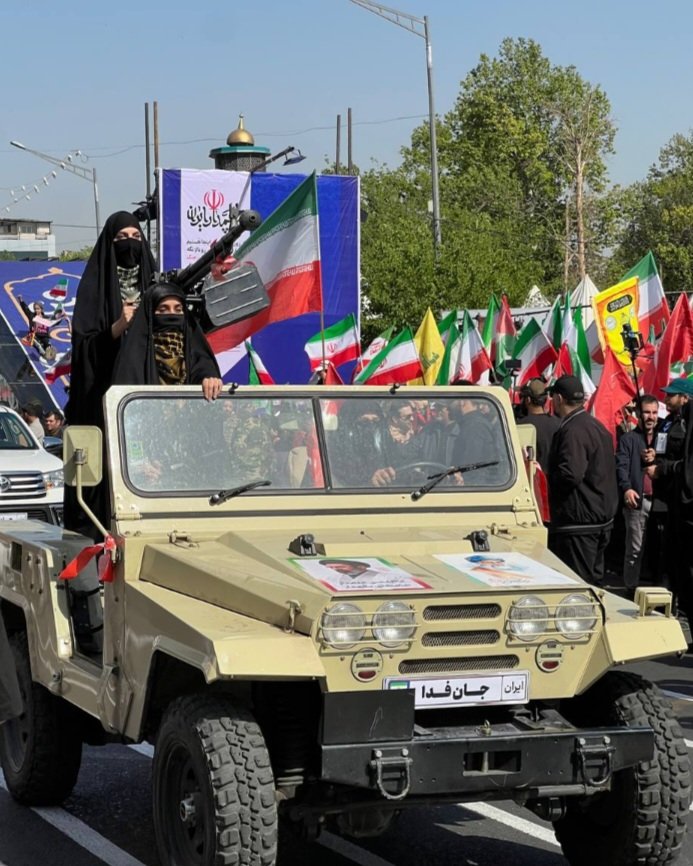 _fateme313's tweet photo. همه ی دنیا شاهد هستند که ایران اسلامی با جانفدایانش، سرافراز ایستاده است.
#جانفدایان_خوزستان https://t.co/OLZCZWHJnD
