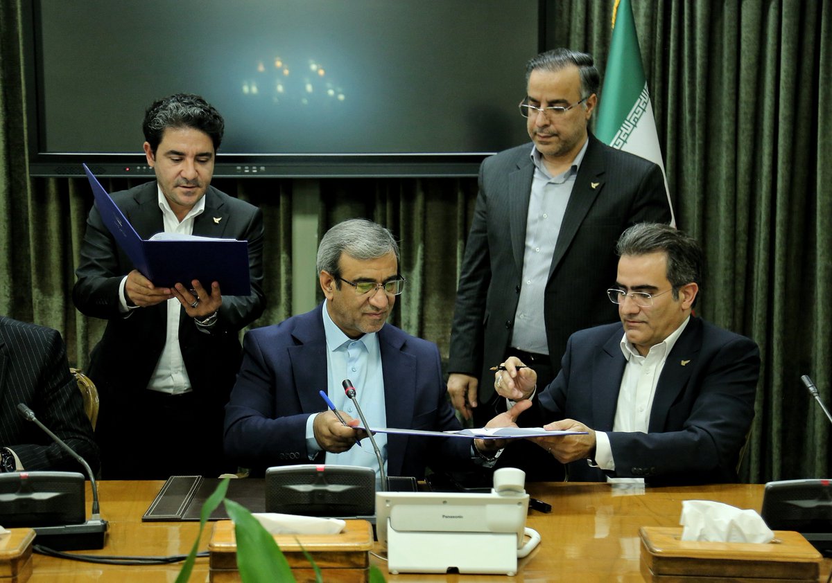 ahmadi_mohamad8's tweet photo. خراسان رضوی، دومین مقصد تفاهم‌نامه چهارجانبه میان شرکت ملی پست، استانداری و شهرداری مشهد و سازمان شهرداری‌ها و دهیاری‌های کشور برای انطباق داده‌های GNAF بود.
در گفت‌وگو با دکتر مظفری عزیز، علاوه بر جی‌نف، ظرفیت‌های پست برای توسعه تجارت فرامرزی با افغانستان را نیز بررسی کردیم. https://t.co/4DasZtVmPG
