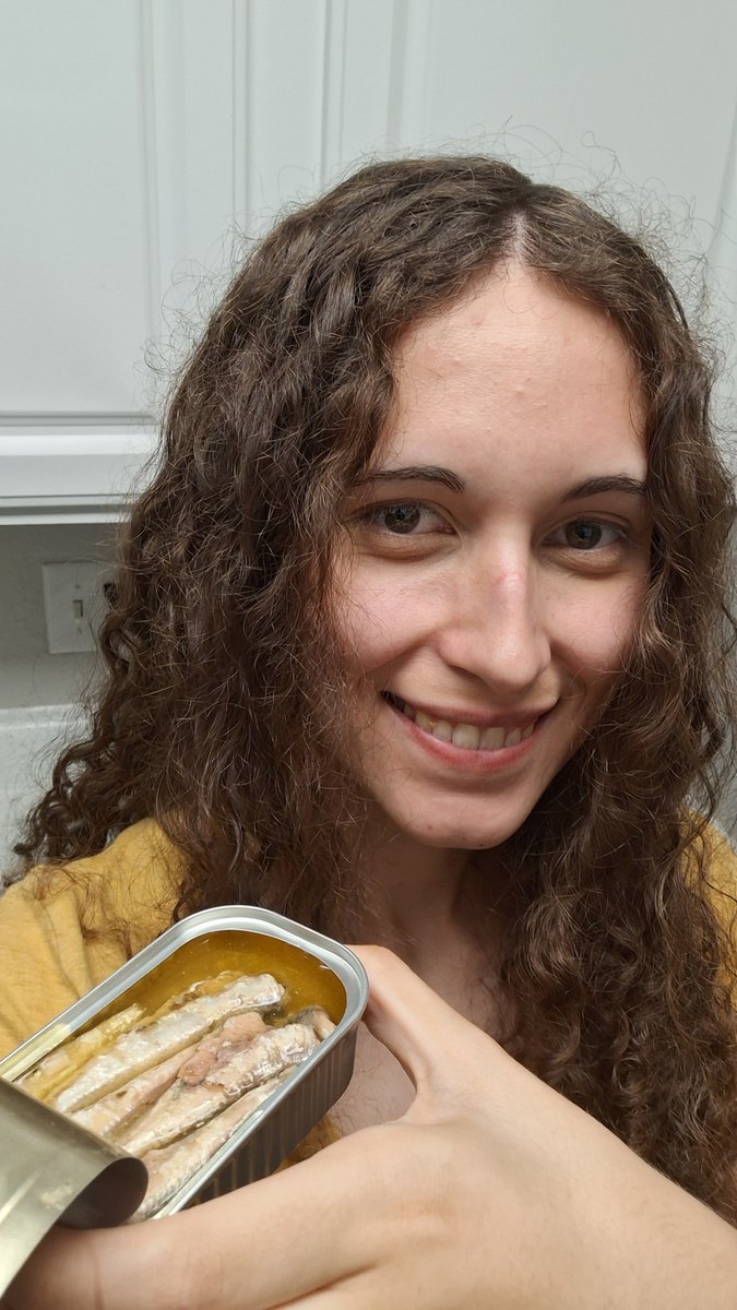 Ancapta's tweet photo. guess who's eating cat food again!!! https://t.co/1CAAeWjVnO