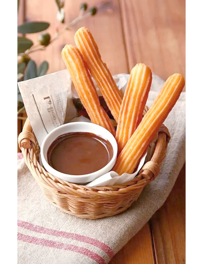 AndrewGrimchvm's tweet photo. Churros crujientes con chocolate caliente, el snack perfecto en la calle  calor y sabor en cada bocado!， https://t.co/nePZD4wFxI