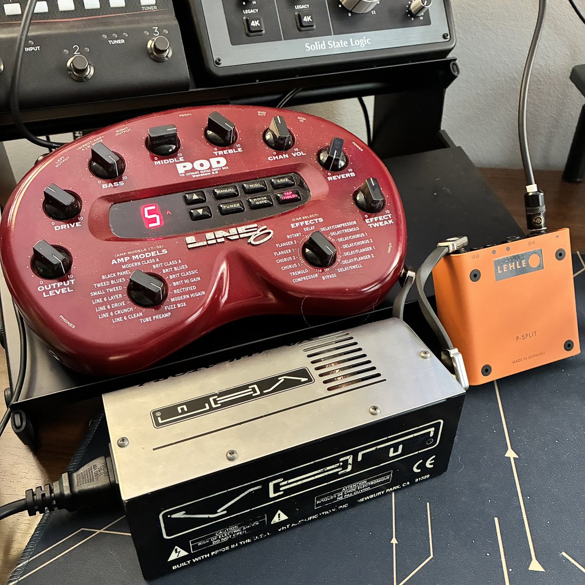 thrillofthetone's tweet photo. This pack captures the VHT Valvulator and LINE 6 POD 2.0.

On SA2, Senoue used a POD Pro, the rack form of the 2.0, with the same firmware.

The Valvulator is a tube buffer Senoue ran his guitars through to “liven up” the POD and help it respond more dynamically. https://t.co/ncLNhm6xUa