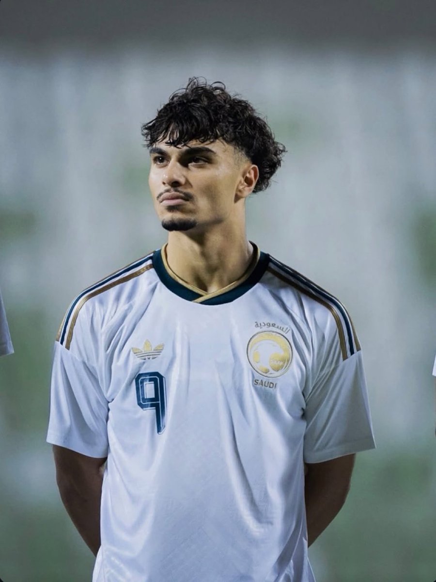 Hassanalsobhan's tweet photo. اقسم بالله ان هاللاعب لوي العبيدي موهوب وقدم قويه وسريع افضل من كل مهاجمين المنتخب 

من الموسم الماضي استدعوه ١٨ بس وربي موهوب وهداف جرئ . https://t.co/WRoBRIxdJq