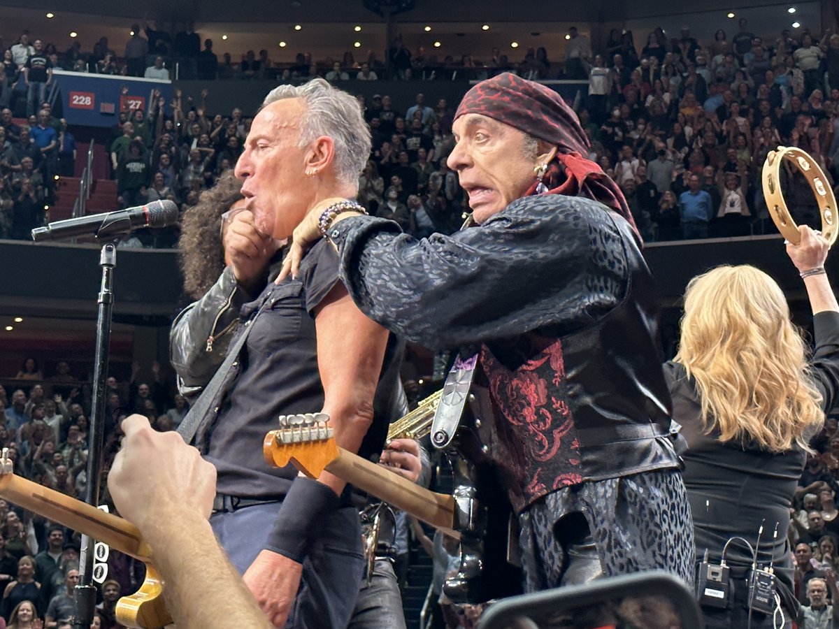 Golfstud's tweet photo. Happy Birthday Bruce Springsteen. Thanks for all the great times over the years! rock on! #rockandroll #music #brucespringsteen @springsteen https://t.co/JD0sXRtj3A