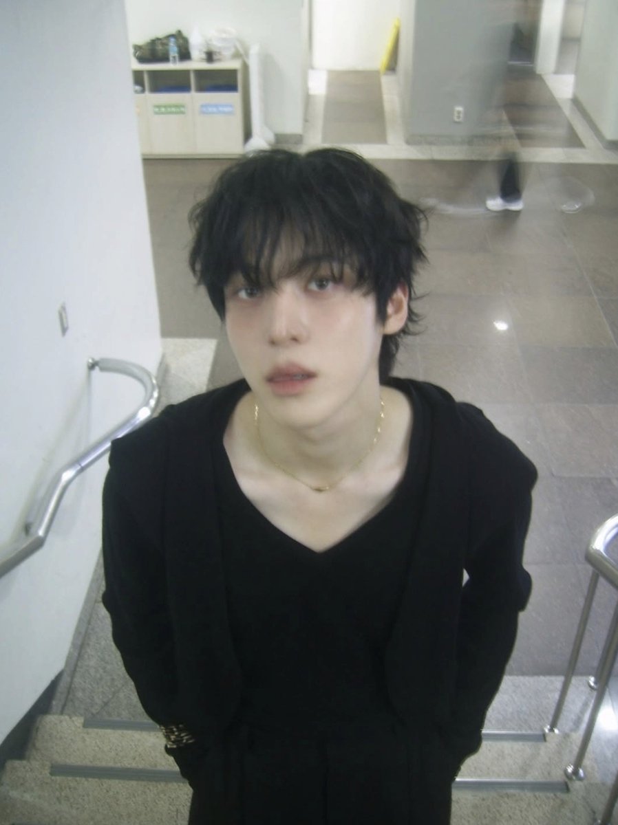 HwaHalaziaa's tweet photo. Vampire Yunho >>>>>> https://t.co/T0lWGFAIj2