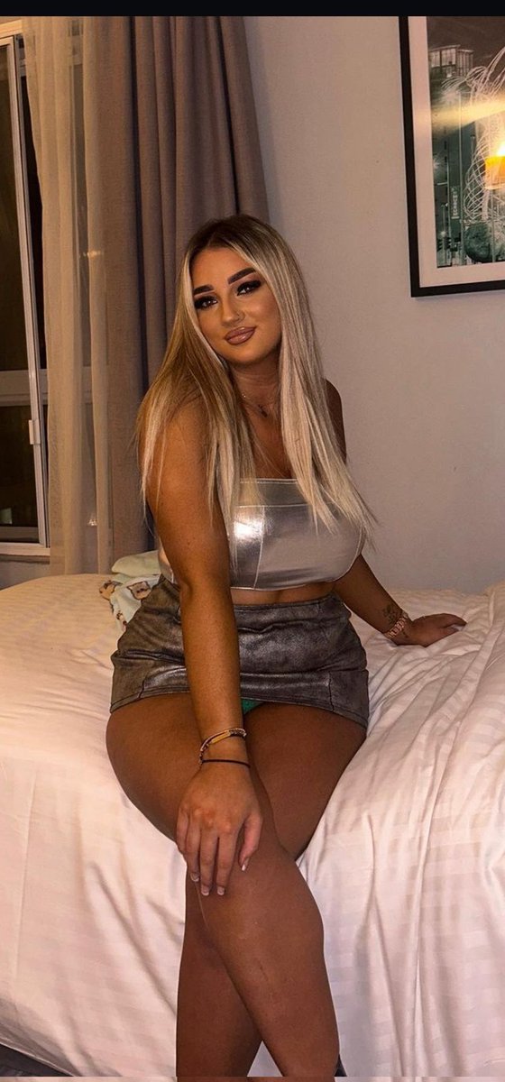 UKB101's tweet photo. Chav upskirt hotties 🔥🔥🥵🥵 https://t.co/8ePLRSqUUH